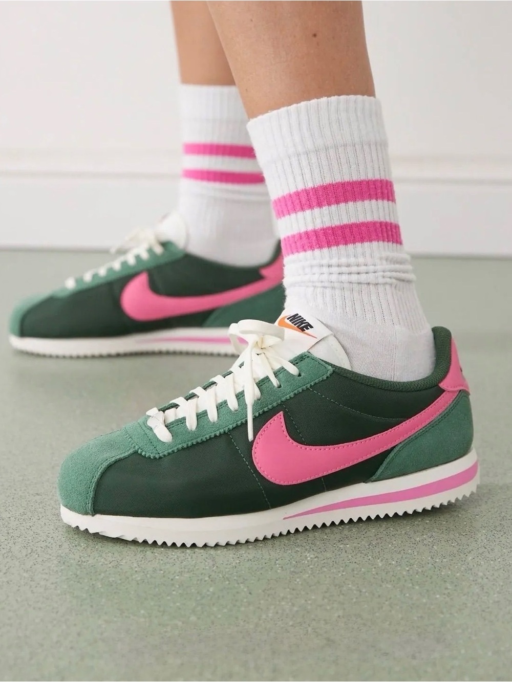 NWB NIKE CORTEZ SNEAKERS